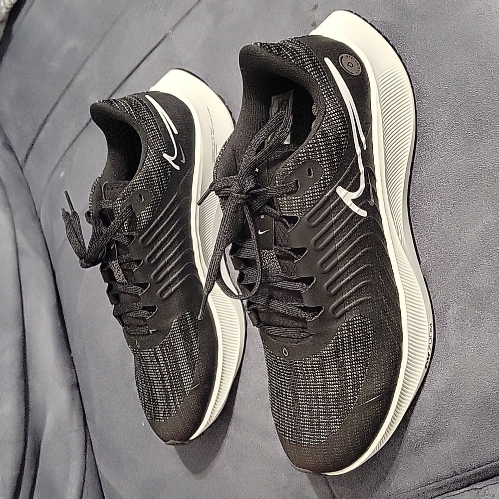 New Nike Air Zoom Pegasus 38 Shield, NEW, size 11 women, black and white.